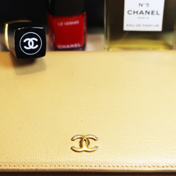 Chanel Porte Monnaie Tan Leather Wallet with Gold Tone CC Logo EUC - Picture 3 of 16